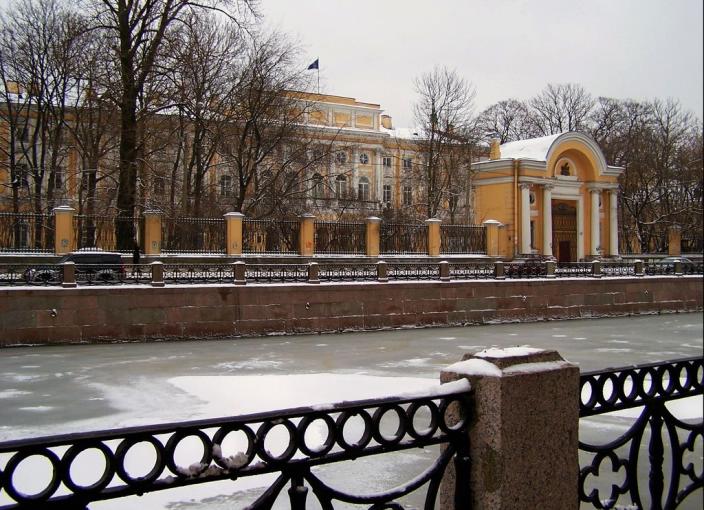 Дворец Разумовского (наб. реки Мойки, 48). Источник фотографии: http://fotki.yandex.ru/users/natabela78/view/121683/?page=0